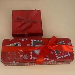 2x Festive Red Gift Boxes (GREAT FOR CHRISTMAS!) 🎄